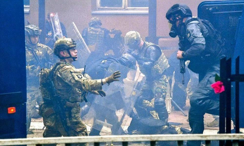 Νέα ένταση προκαλεί στο βόρειο Κόσοβο ο θάνατος του αστυνομικού